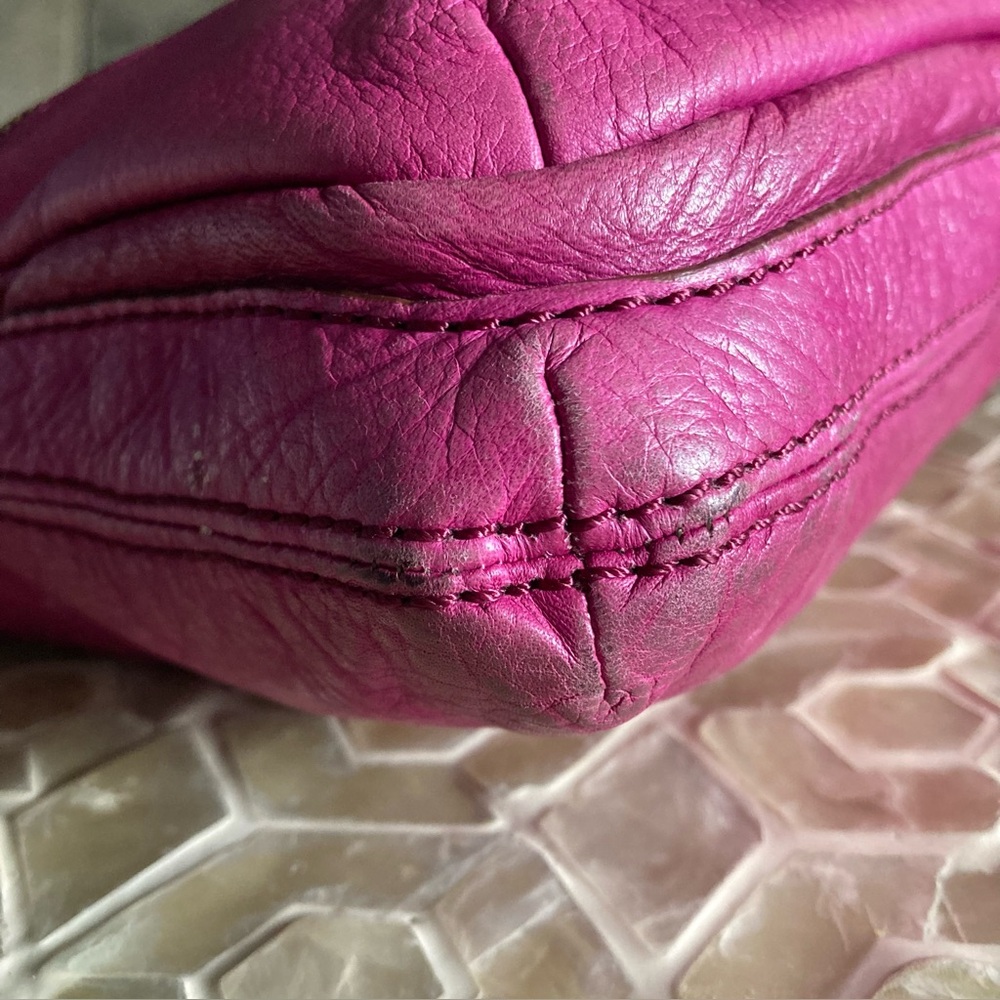 Fossil ‘Explorer’ cow-hide leather crossbody in ‘fuchsia’ - Picture 8 of 15